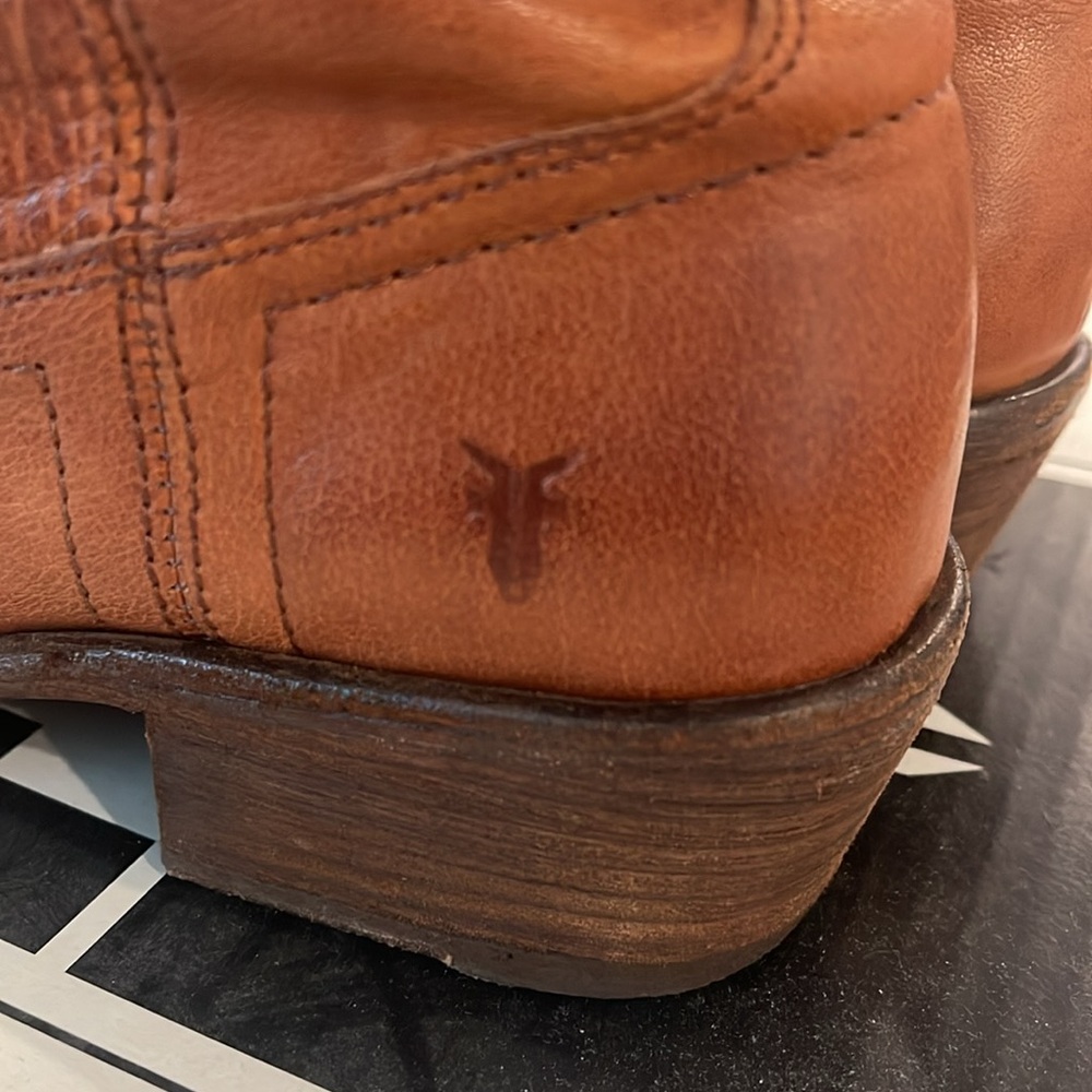 Frye Carson Pull On Boots - cognac - 8M - Picture 5 of 9